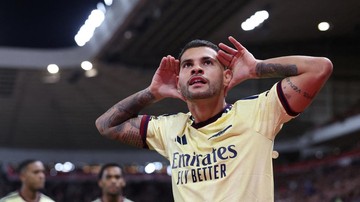 Arsenal Menang Tipis 2-0 atas Sunderland, Tetap Puncak Klasemen